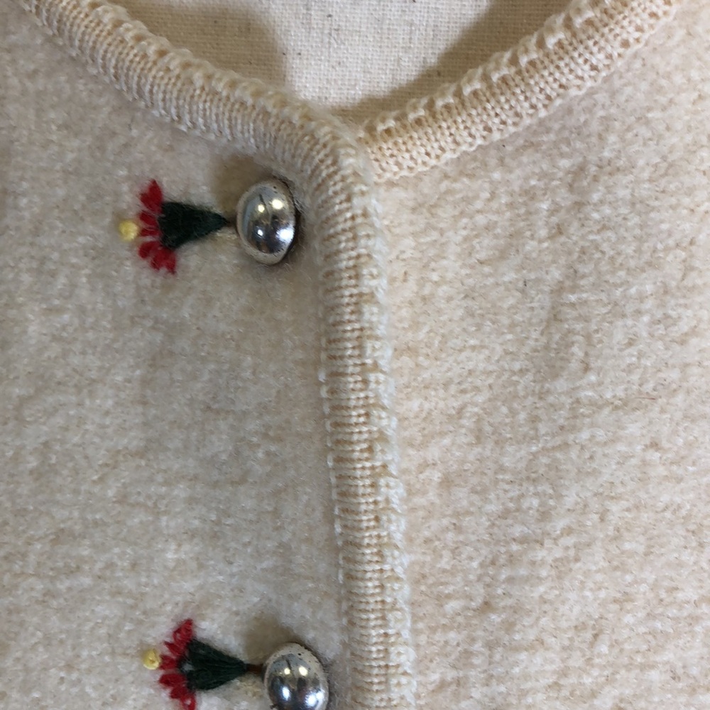 Geiger XS fitted boiled wool jacket ivory color.